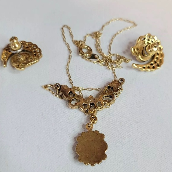 ✨Beautiful Vintage Cameo Earrings and Necklace Set - Picture 5 of 5